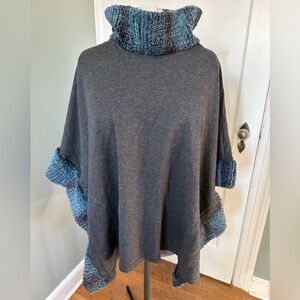 Capote poncho with faux-fur trim and POCKETS size M/L
